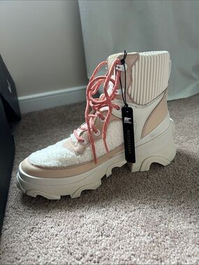 Sorel Cream & Pink Sherpa Lace-Up Platform Boot